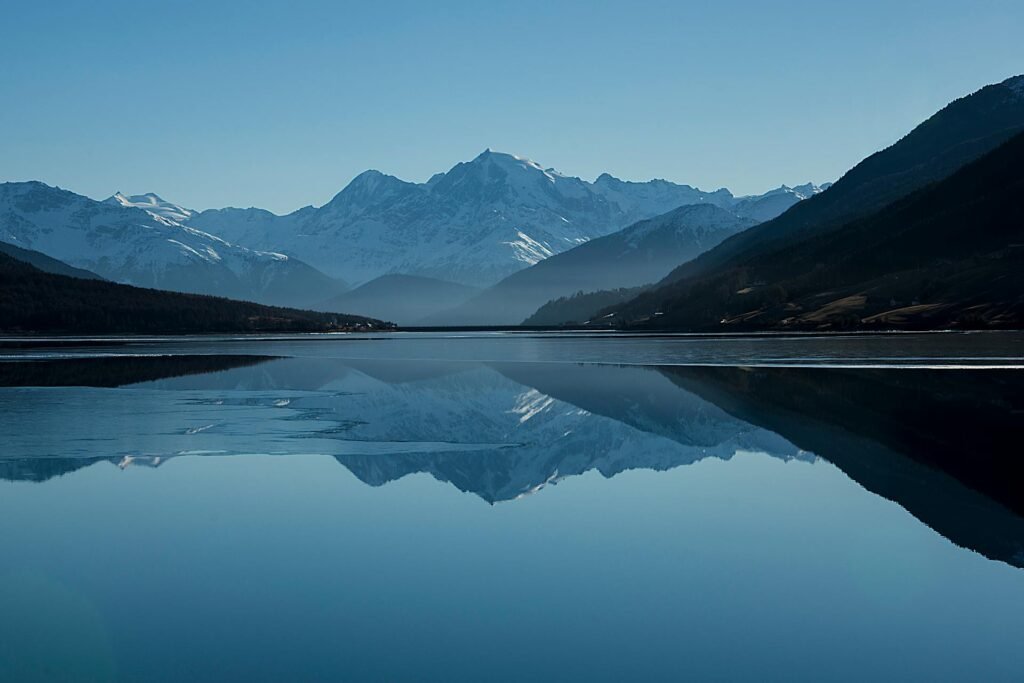 Montagne et Lac avec reflet