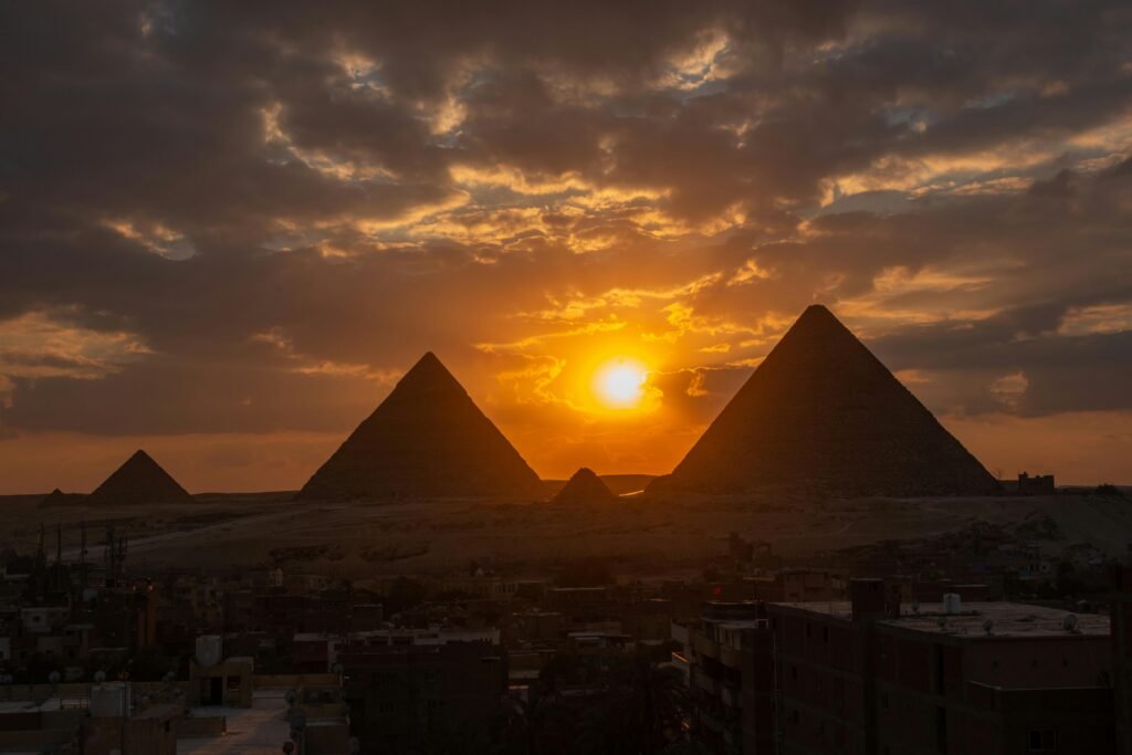 Pyramides au coucher du Soleil