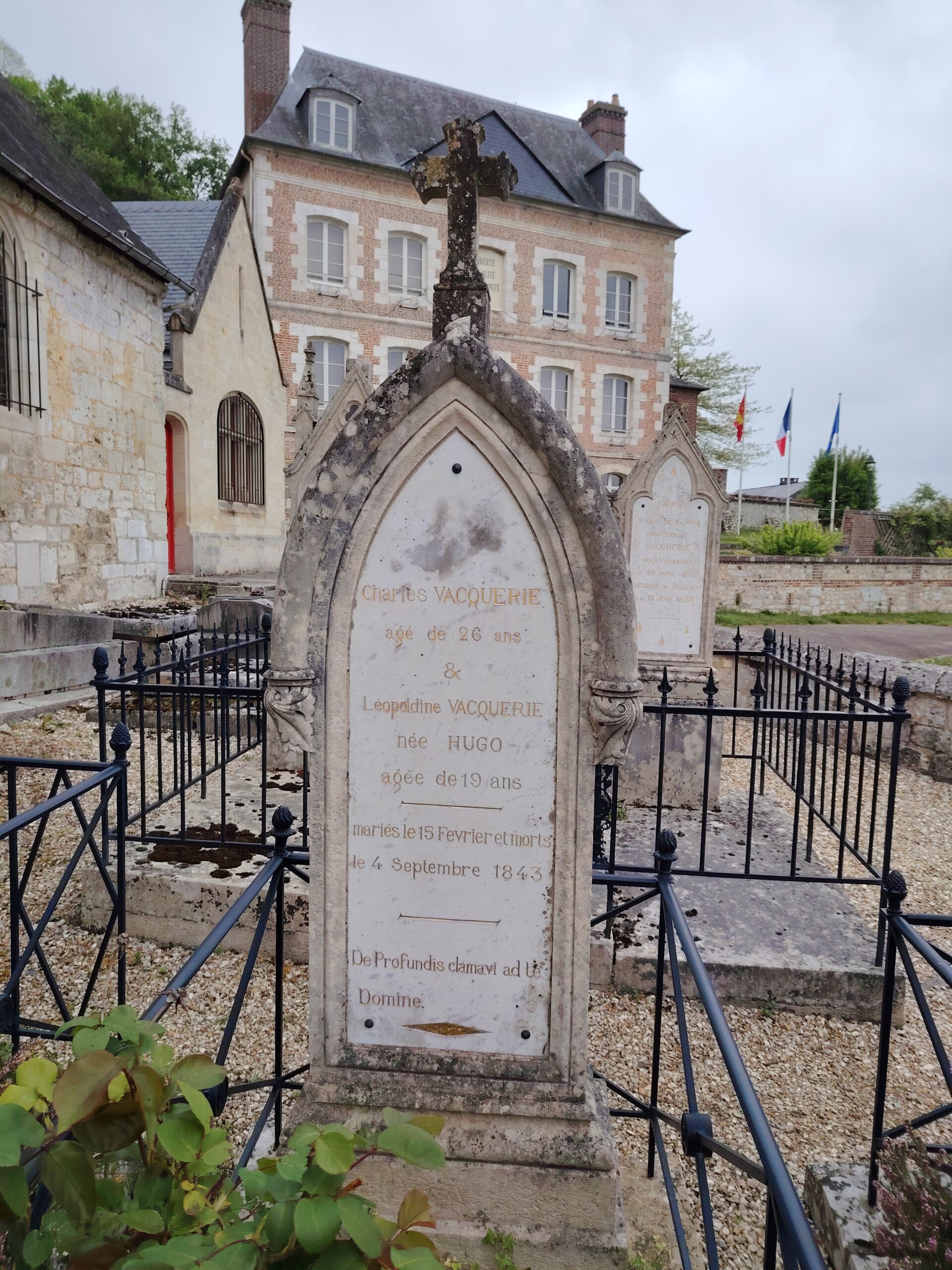 Tombe de Charles et Léopoldine Vaquerie, à Villequier